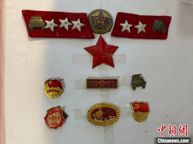 八旬“宝藏”老党员鲍荣昌：家里有个“红色党史馆”