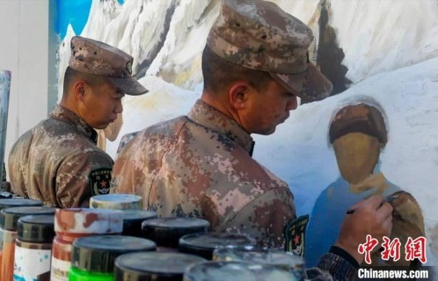 西藏阿里军分区:军营民族绘画队手绘戍边岁月