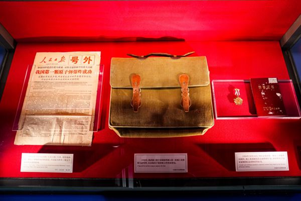 “共和国的脊梁——伟大建党精神与科学家精神”专题展在上海开幕(图2)