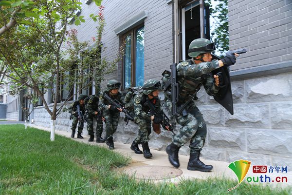 武警北京总队执勤第一支队特战中队进行实装拉动