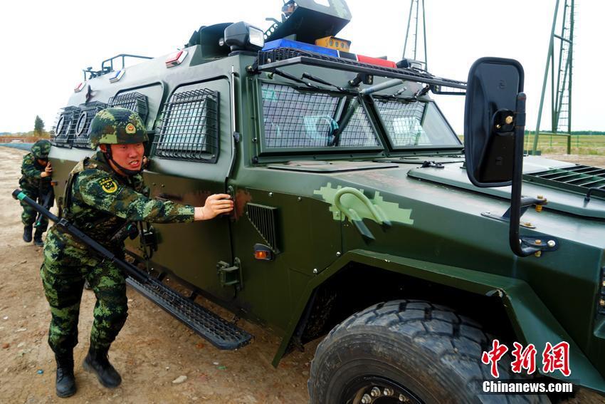 武警松原支队开展战术演练