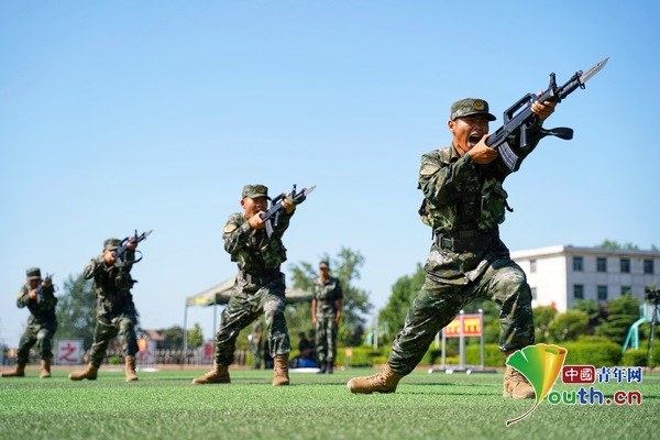 武警夏季服装图片