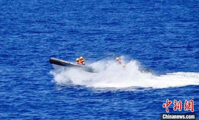 直击海军和平方舟号医院船海上立体医疗救护演练