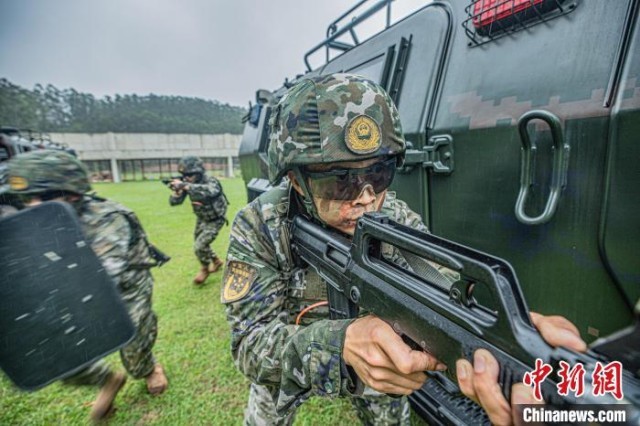 直击广西武警官兵演练现场